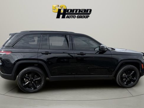 Used 2022 Jeep Grand Cherokee Altitude image 6