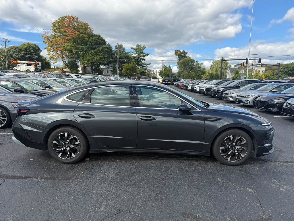 Used 2024 Hyundai Sonata SEL FWD image 4