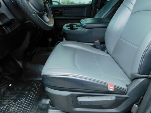 Used 2024 RAM 2500 Tradesman w/ Chrome Appearance Group image 21