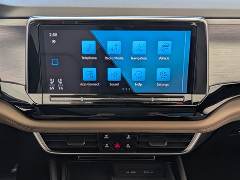 Used 2024 Volkswagen Atlas Cross Sport SE image 26