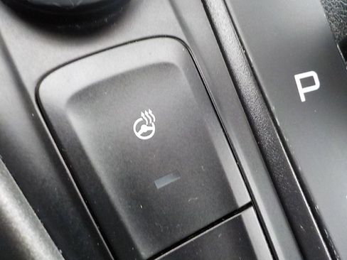 Used 2017 Ford Focus SEL w/ Cold Weather Package image 16