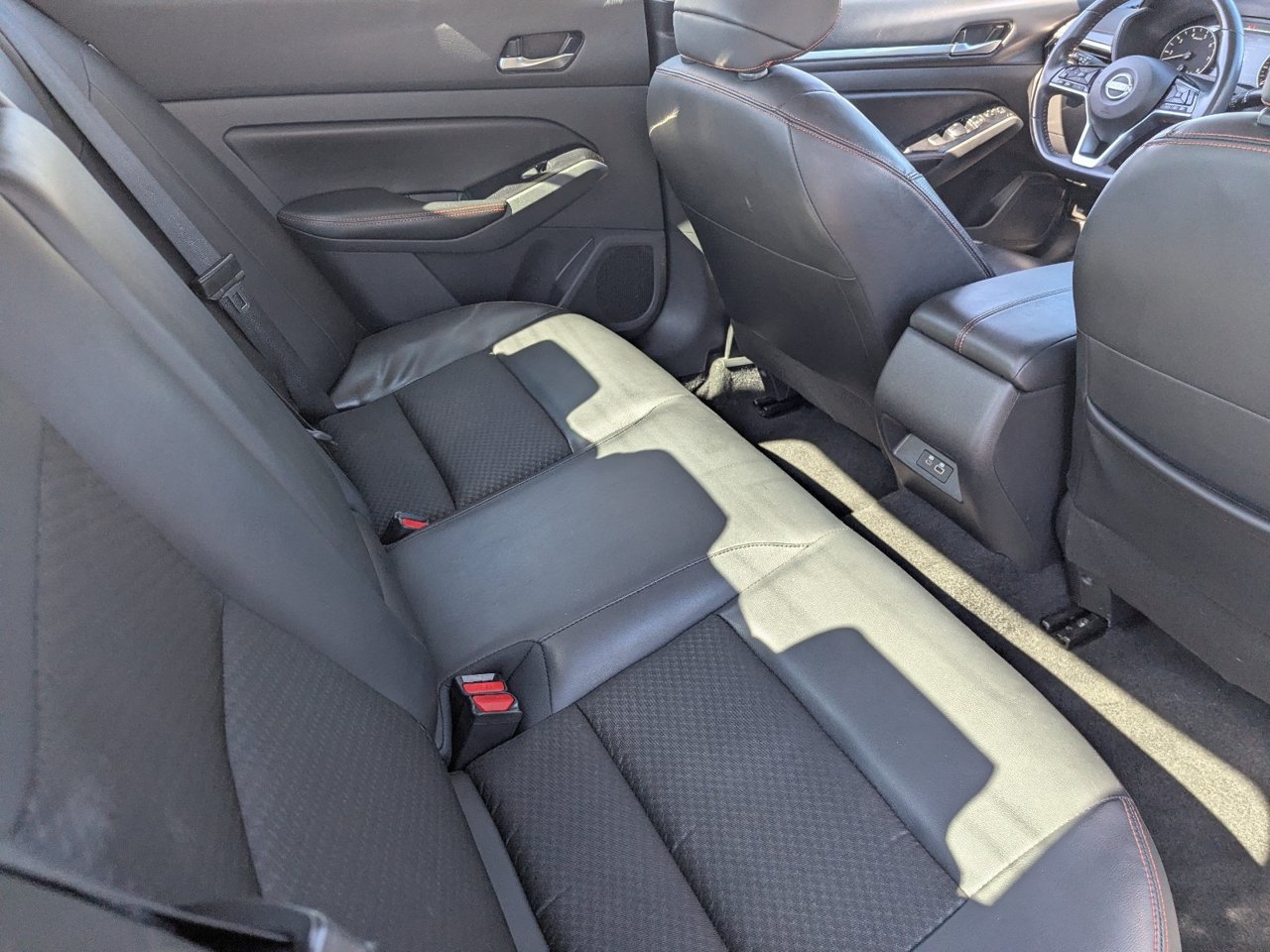 Used 2025 Nissan Altima 2.5 SR FWD image 13