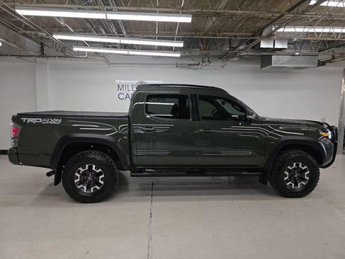 Used 2021 Toyota Tacoma TRD Off-Road w/ Technology Package AWD/4WD image 6