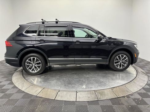 Used 2020 Volkswagen Tiguan SE image 17