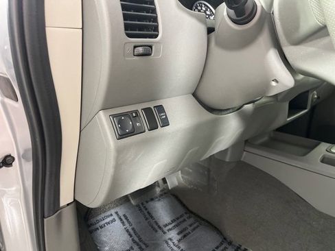 Used 2008 Nissan Frontier LE w/ Side & Curtain Airbag Pkg image 26