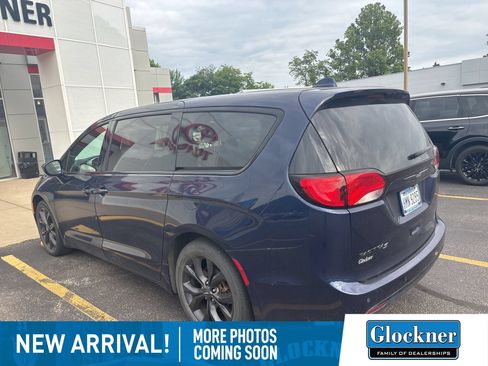 Used 2020 Chrysler Pacifica Touring w/ S Appearance Package FWD image 5