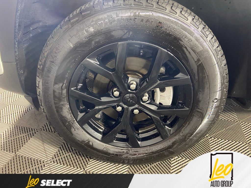 Used 2025 Jeep Grand Cherokee Altitude AWD/4WD image 23