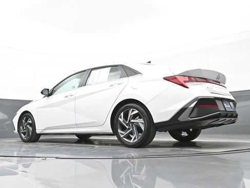Certified 2025 Hyundai Elantra SEL image 48