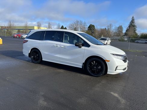 Certified 2023 Honda Odyssey Sport image 13