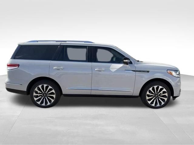 Used 2023 Lincoln Navigator Reserve AWD/4WD image 11
