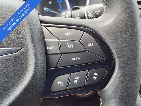 Used 2024 Chrysler Pacifica Limited FWD image 29