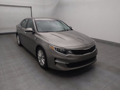 Used 2018 Kia Optima LX w/ 17" Alloy Wheels Package FWD image 13