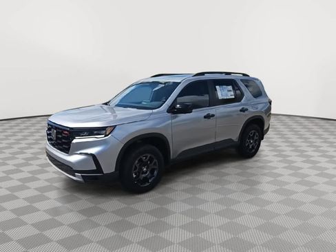 New 2025 Honda Pilot TrailSport image 4