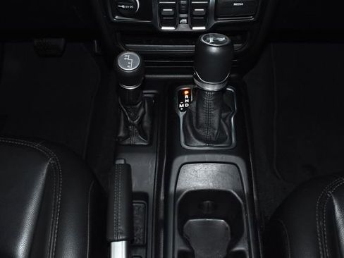 Used 2022 Jeep Wrangler Unlimited Sahara image 18