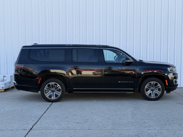 Used 2024 Jeep Wagoneer L Series II w/ Flexible Seating Group AWD/4WD image 3