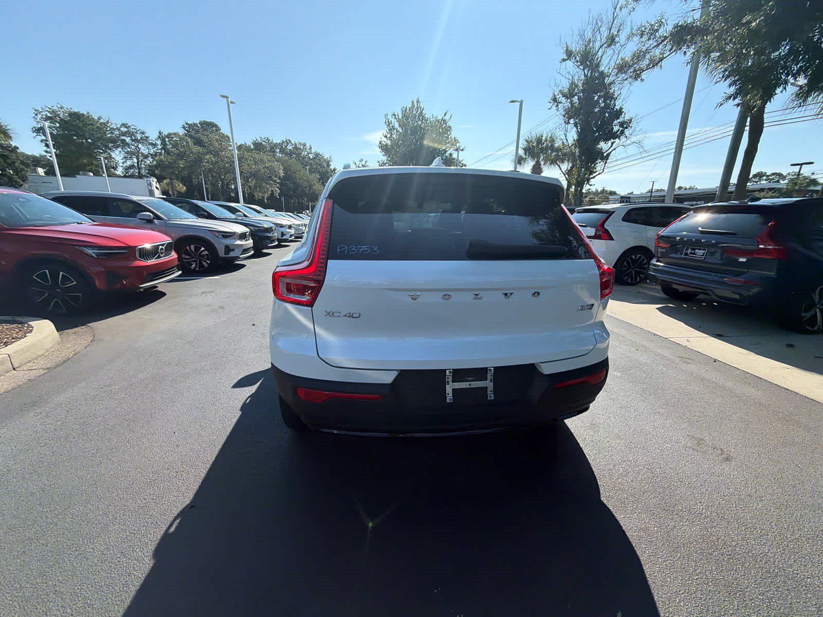 Certified 2025 Volvo XC40 B5 Plus AWD/4WD image 13
