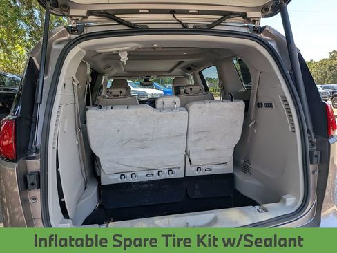 Used 2017 Chrysler Pacifica Limited FWD image 25