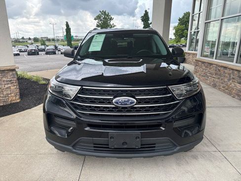 Used 2021 Ford Explorer XLT AWD/4WD image 3