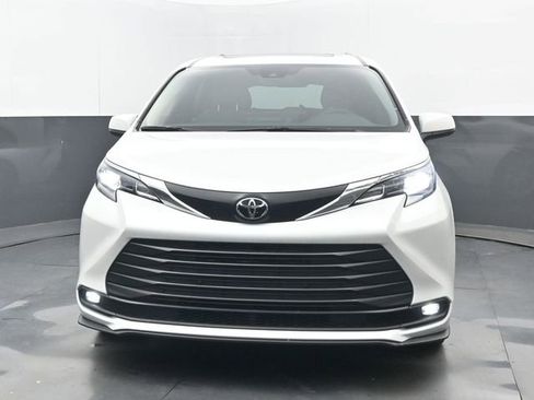 Used 2026 Toyota Sienna XLE FWD image 20