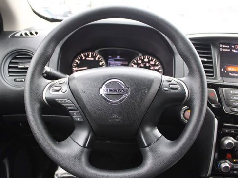 Used 2019 Nissan Pathfinder S image 27