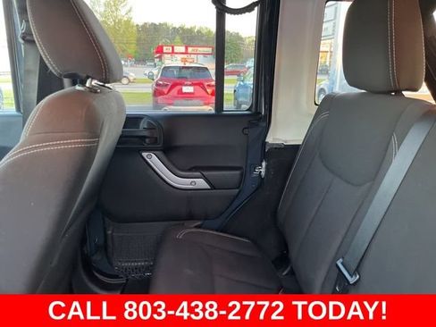 Used 2016 Jeep Wrangler Unlimited Rubicon w/ Connectivity Group AWD/4WD image 14