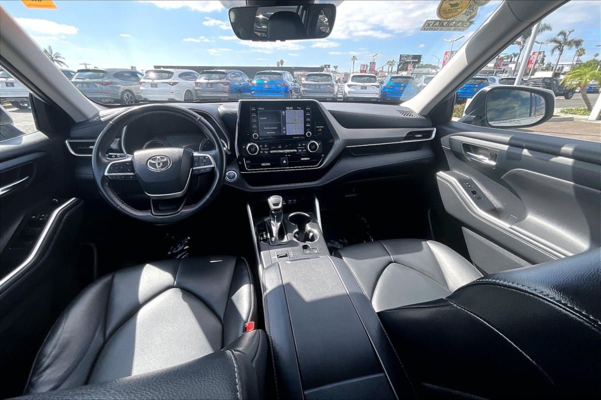 Used 2022 Toyota Highlander XLE AWD/4WD image 12