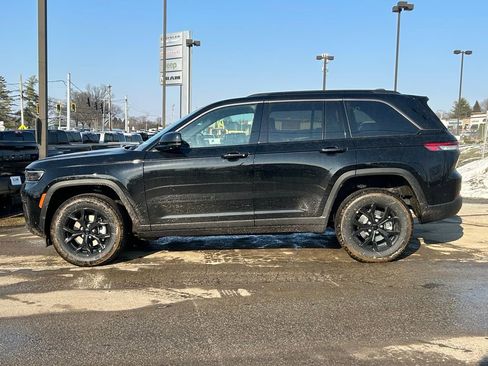 New 2026 Jeep Grand Cherokee Altitude AWD/4WD image 11