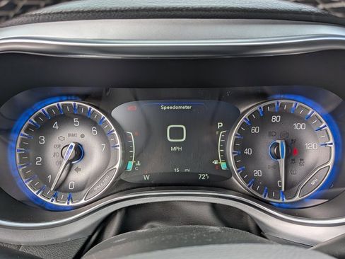 New 2026 Chrysler Pacifica Limited w/ Uconnect Theater Family Group image 11