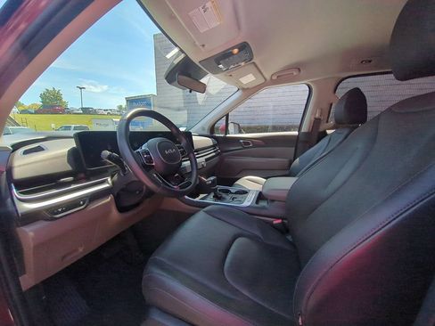 Used 2025 Kia Carnival FWD image 15