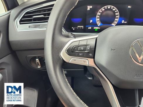 Used 2022 Volkswagen Tiguan SE FWD image 36