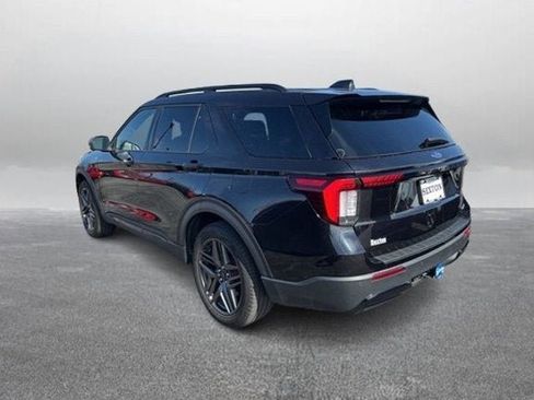 Used 2025 Ford Explorer ST-Line w/ ST-Line Street Pack AWD/4WD image 8