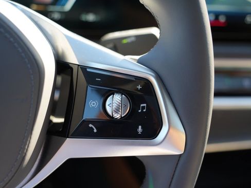 Used 2025 BMW i7 xDrive60 w/ Executive Package image 22