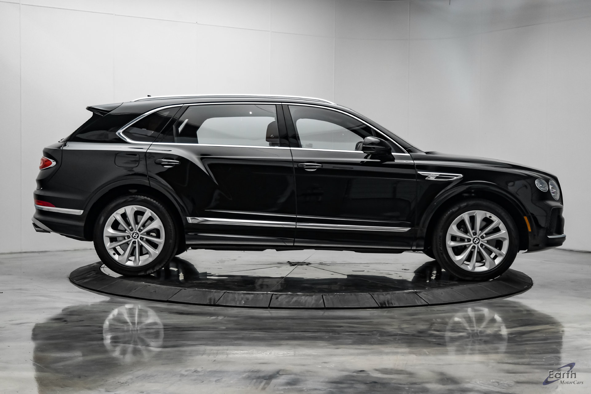 Used 2023 Bentley Bentayga Extended Wheelbase AWD/4WD image 17