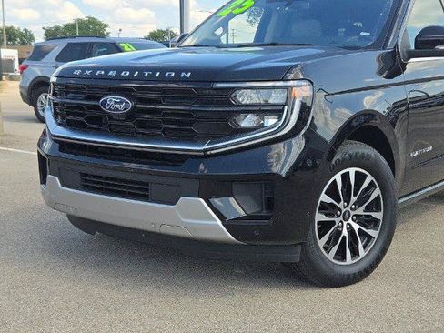 Certified 2025 Ford Expedition Platinum AWD/4WD image 2