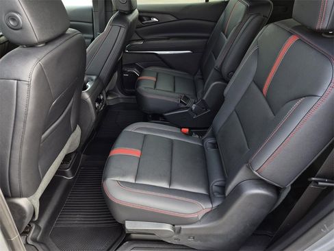 Certified 2025 Chevrolet Traverse RS w/ LPO, Floor Liner Package image 38