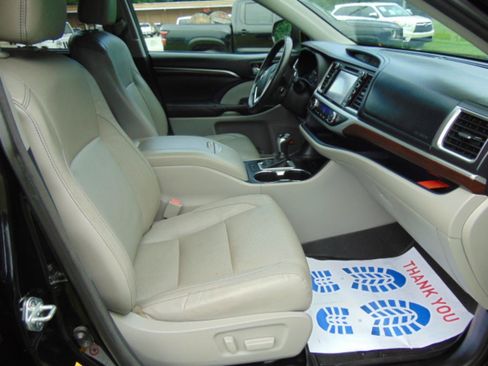 Used 2015 Toyota Highlander Limited FWD image 6