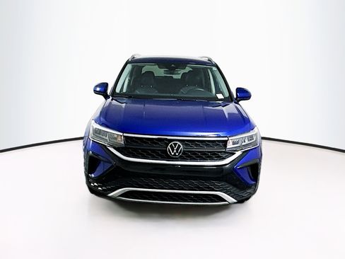 Used 2024 Volkswagen Taos SE image 2