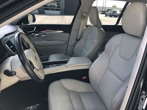 Used 2019 Volvo XC90 T5 Momentum w/ Protection Package Premier FWD image 10