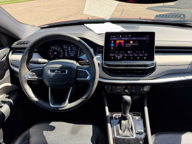 Used 2025 Jeep Compass Limited AWD/4WD image 17