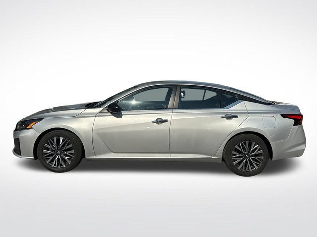 Used 2025 Nissan Altima 2.5 SV FWD image 4