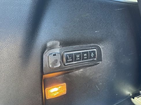 Used 2017 Ford Explorer Platinum image 30