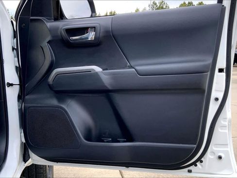 Used 2023 Toyota Tacoma TRD Sport image 21