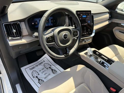 Certified 2025 Volvo XC90 B6 Core AWD/4WD image 9