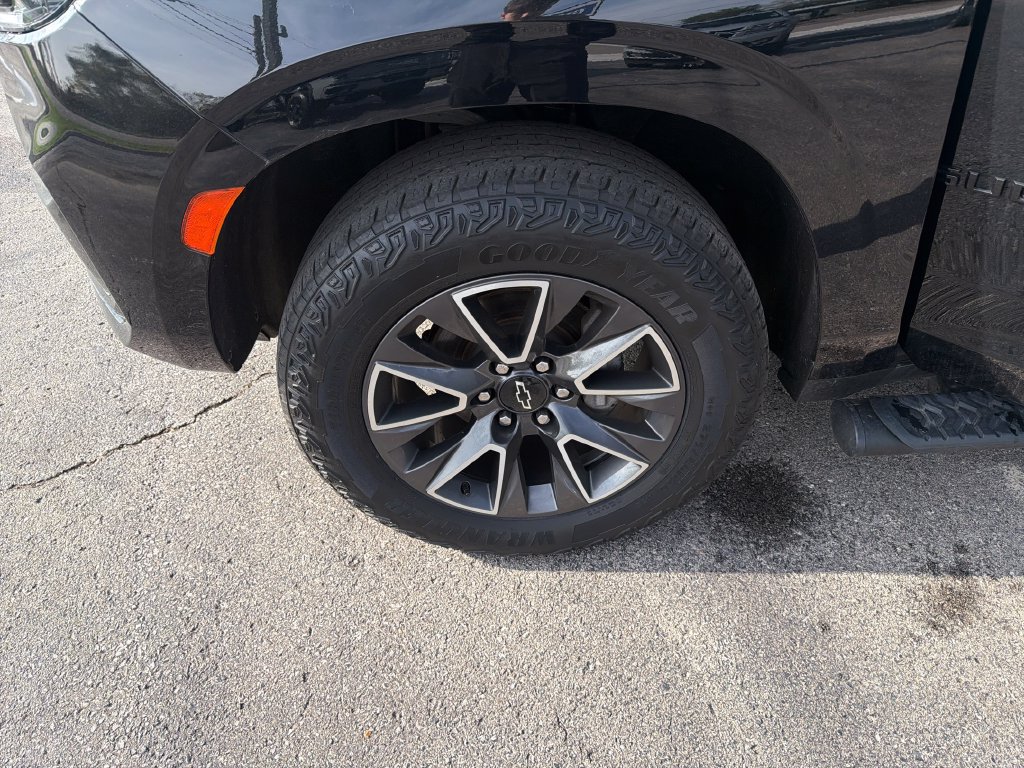 Used 2023 Chevrolet Suburban Z71 w/ Z71 Off-Road Package AWD/4WD image 24