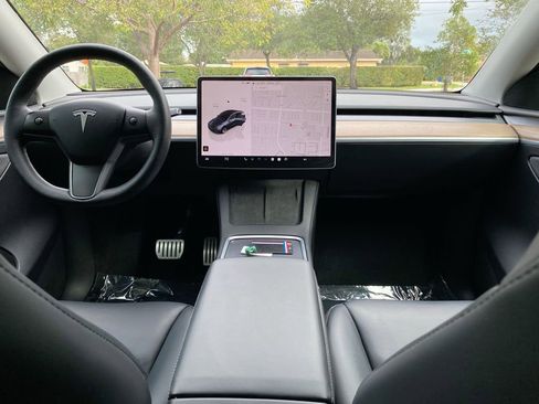 Used 2024 Tesla Model Y Performance image 22