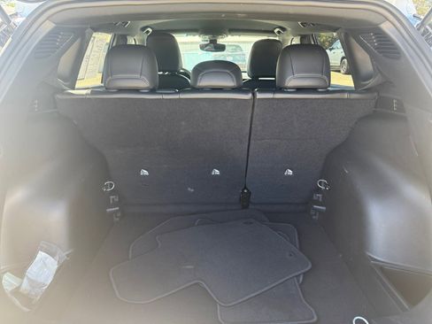 Used 2025 Jeep Compass Latitude w/ Altitude Special Edition image 17