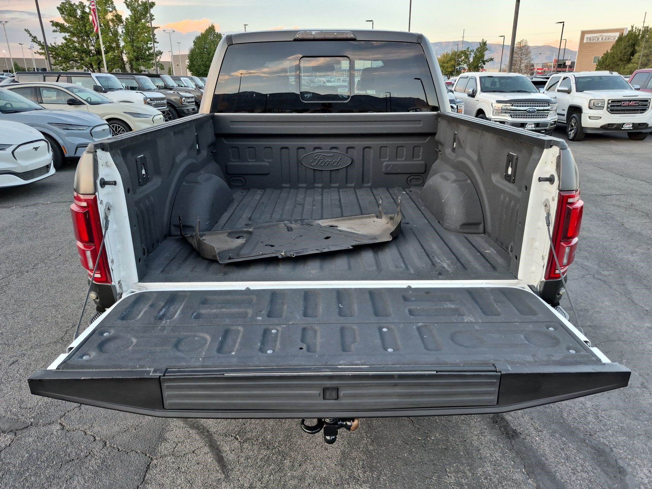 Used 2018 Ford F150 Raptor w/ Equipment Group 802A Luxury AWD/4WD image 31