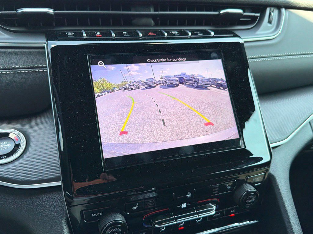 Used 2025 Jeep Grand Cherokee L Altitude AWD/4WD image 3