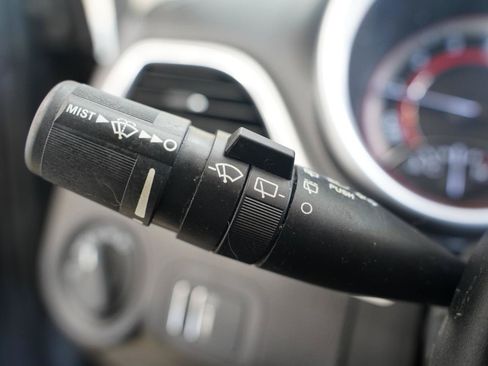 Used 2019 Dodge Journey SE FWD image 14