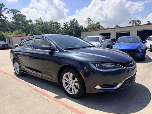 Used 2017 Chrysler 200 Limited Platinum w/ Comfort & Convenience Group FWD image 6